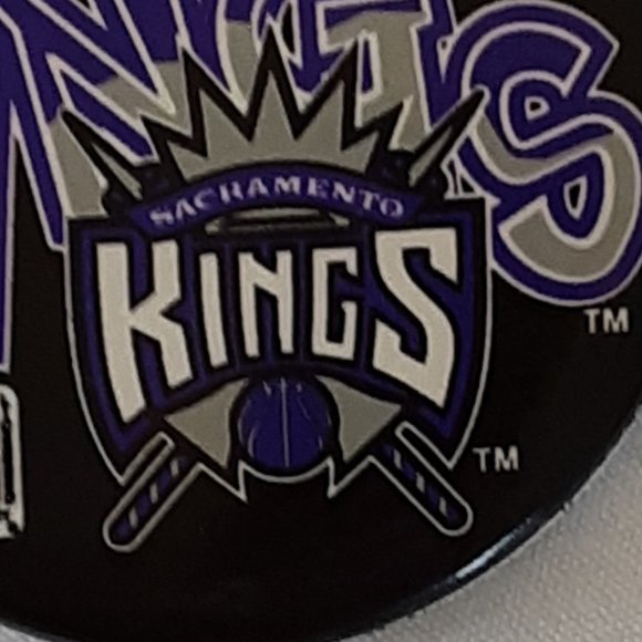 NBA Sacramento Kings Retro Style Button Pin Back Pin Badge 2.5" Preowned - Picture 3 of 7
